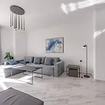 Theotokopoulos Park Renovated Apartment